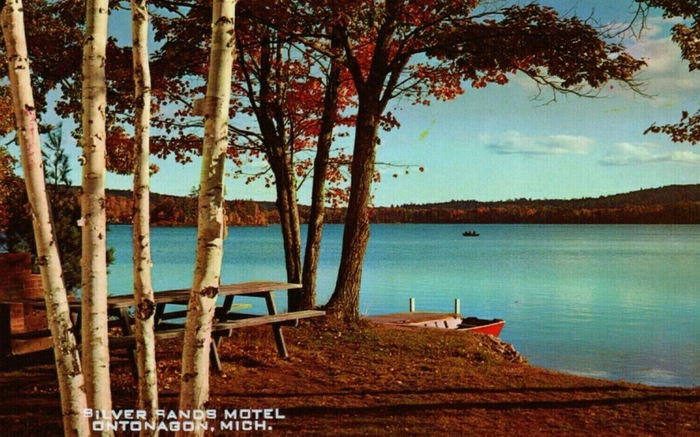 Silver Sands Hotel & RV Park (Silver Sands Motel) - Vintage Postcard (newer photo)